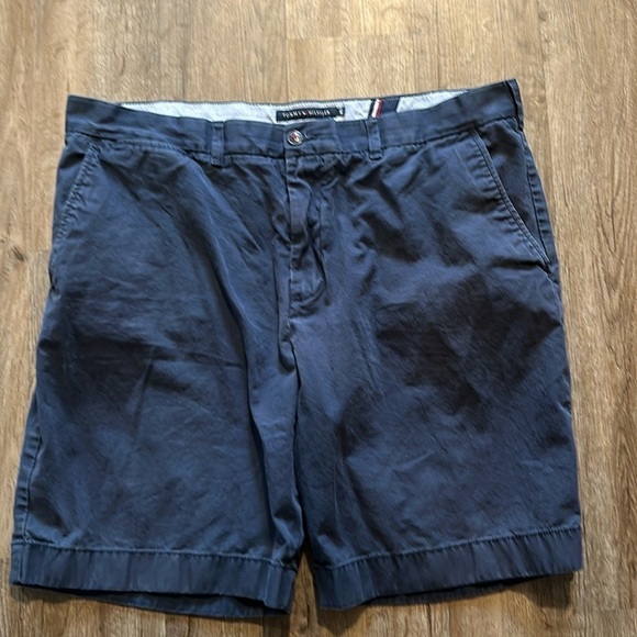 TOMMY HILFIGER SHORTS SIZE(40) - Picture 1 of 8